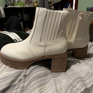 Amazing Lace booties